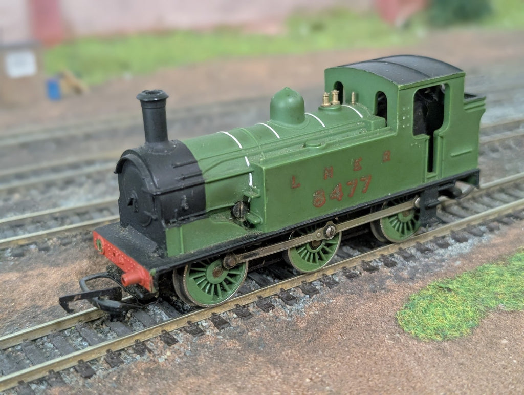 Hornby R252 OO Gauge LNER Matt Green Class J83 8477