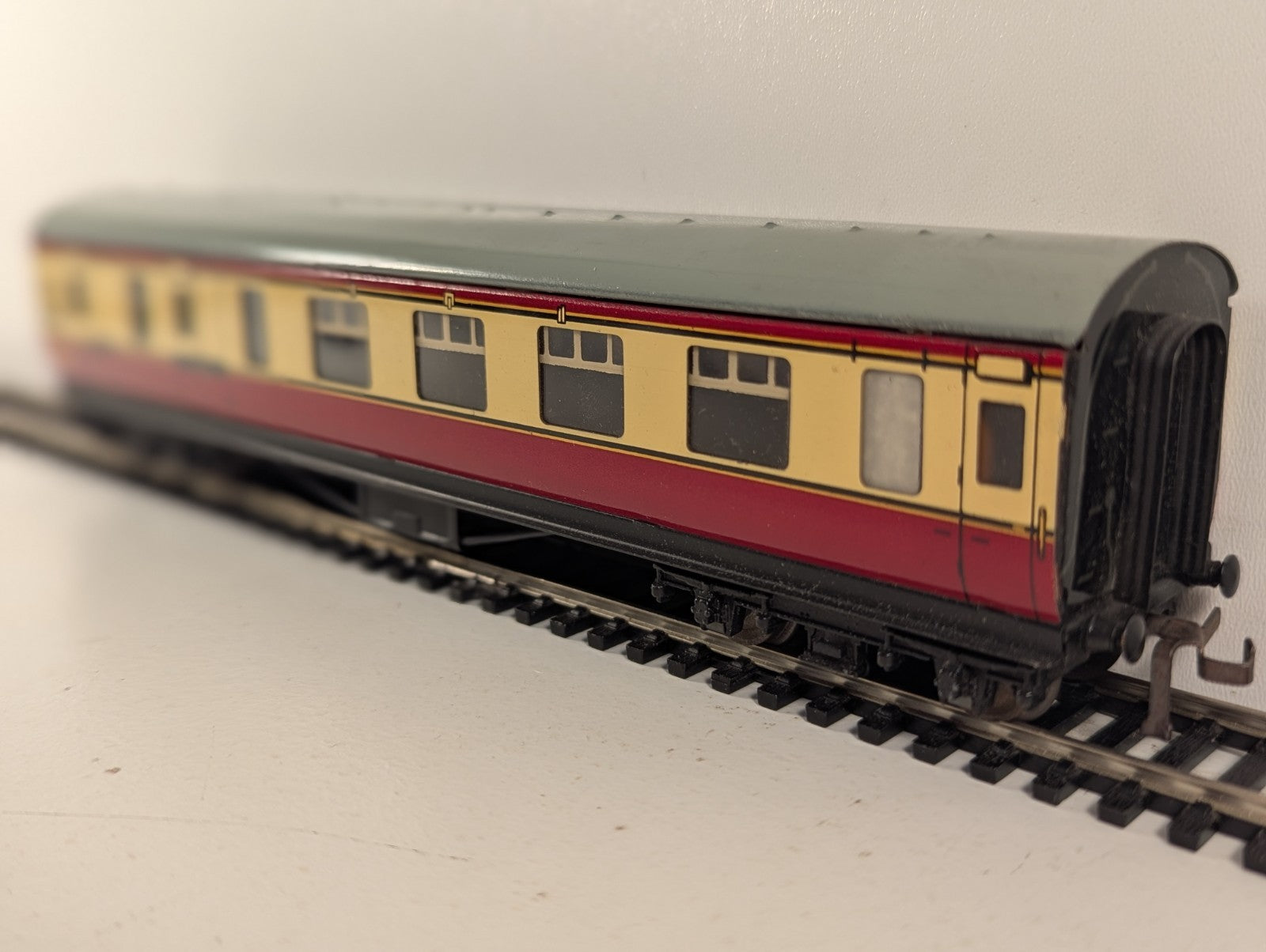 Hornby Dublo OO Gauge M26133 Brake Coach Crimson & Cream