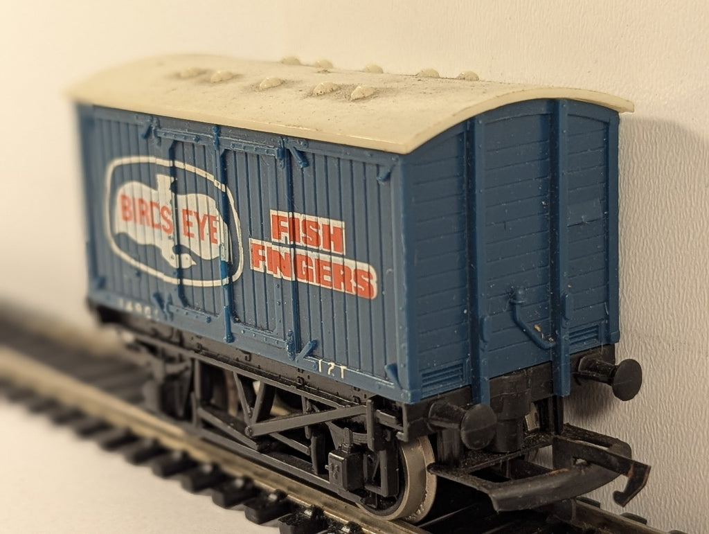 Tri-ang Hornby OO Gauge Birds Eye Insulated Van Goods Wagon 14901
