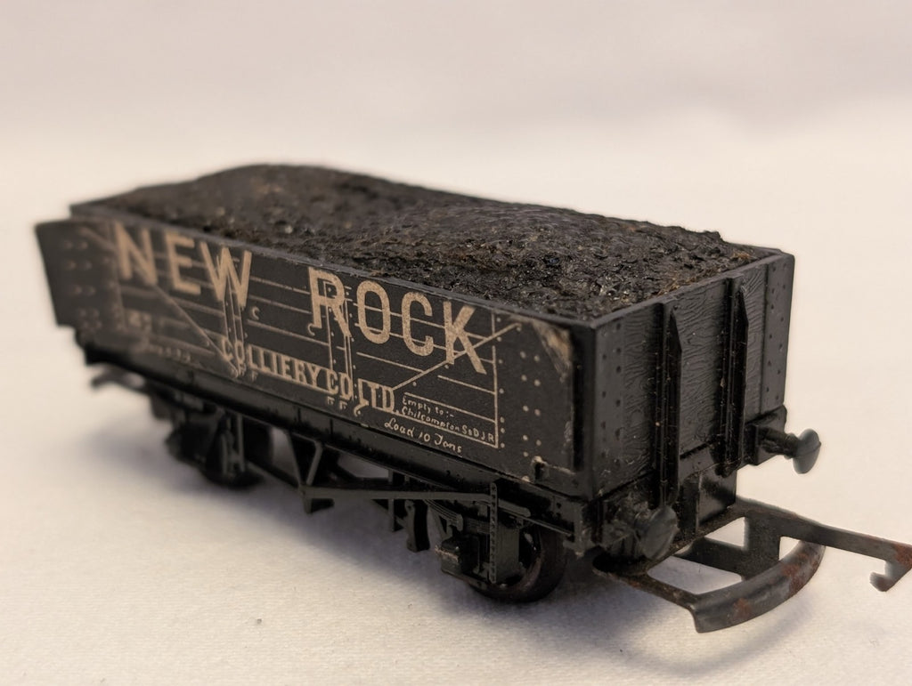 Mainline OO Gauge 7 Plank Coal Wagon New Rock Goods Wagon