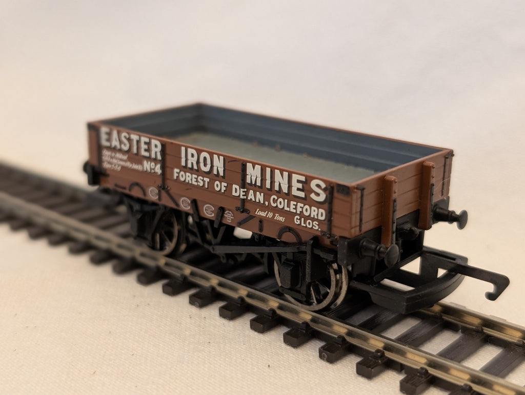 Bachmann OO Gauge 5 Plank Wagon 'Easter Iron Mines' Goods Wagon