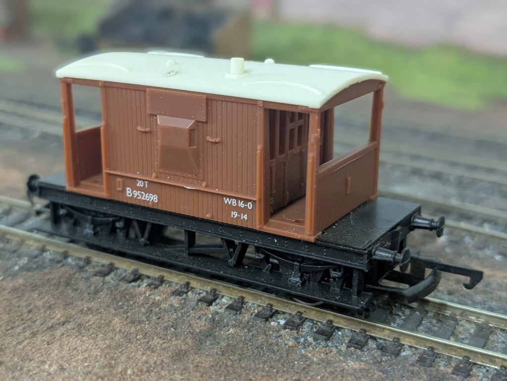 Hornby R729 - 20t Brake Van - BR Bauxite livery Boxed