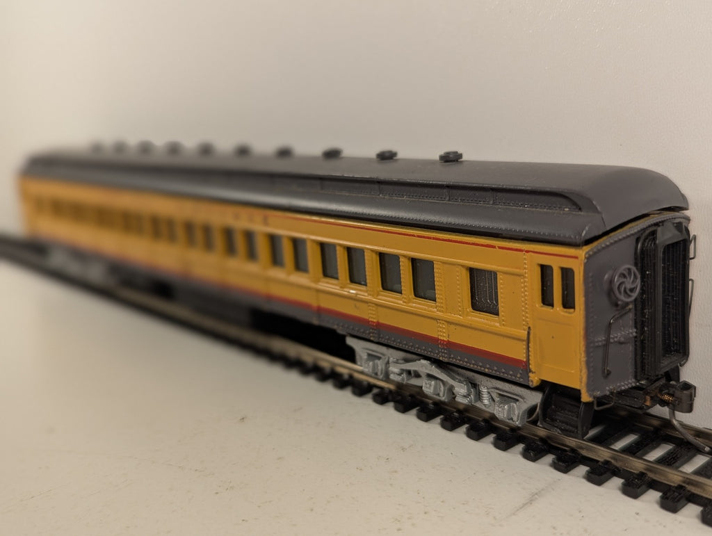Bachmann HO Gauge Union Pacific Heavyweight Passenger Coach 1128