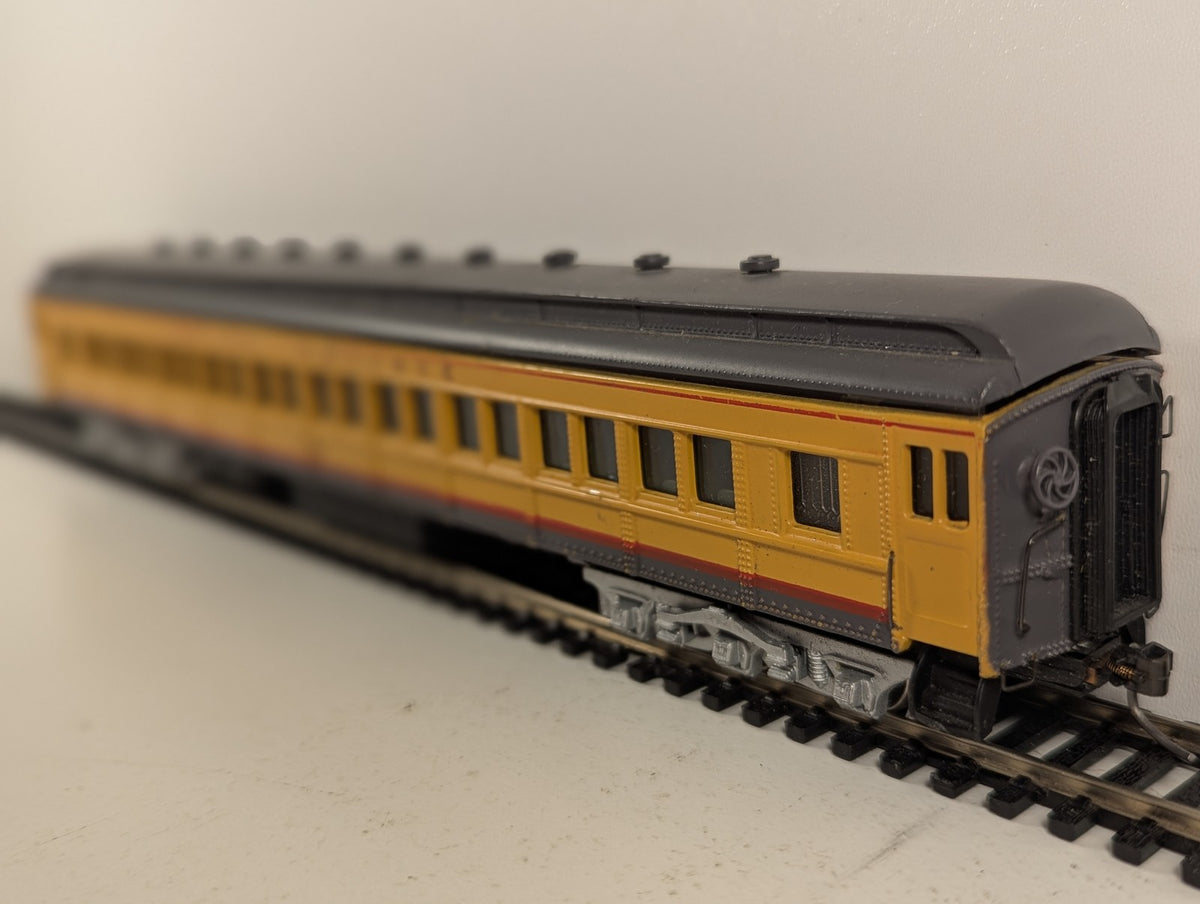 Bachmann HO Gauge Union Pacific Heavyweight Passenger Coach 1128
