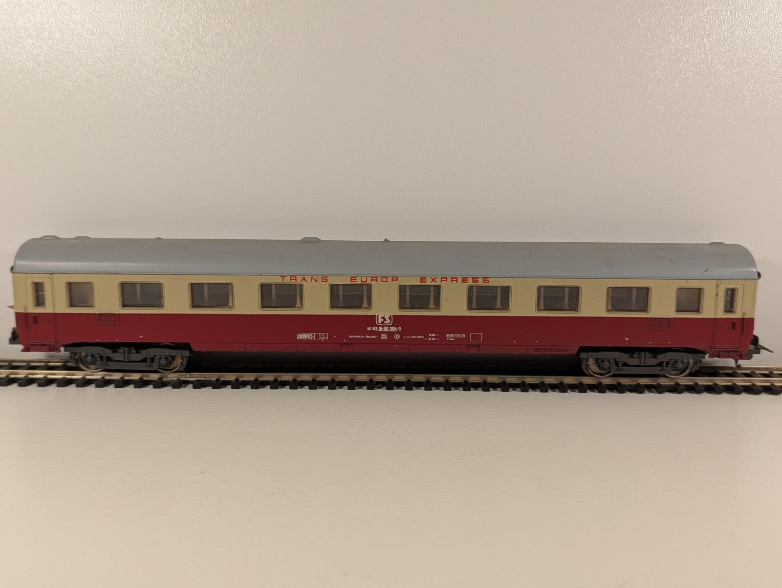 Roco 4294 Bm 2nd Class Passenger Coach – DB – No. 51 80 22-30