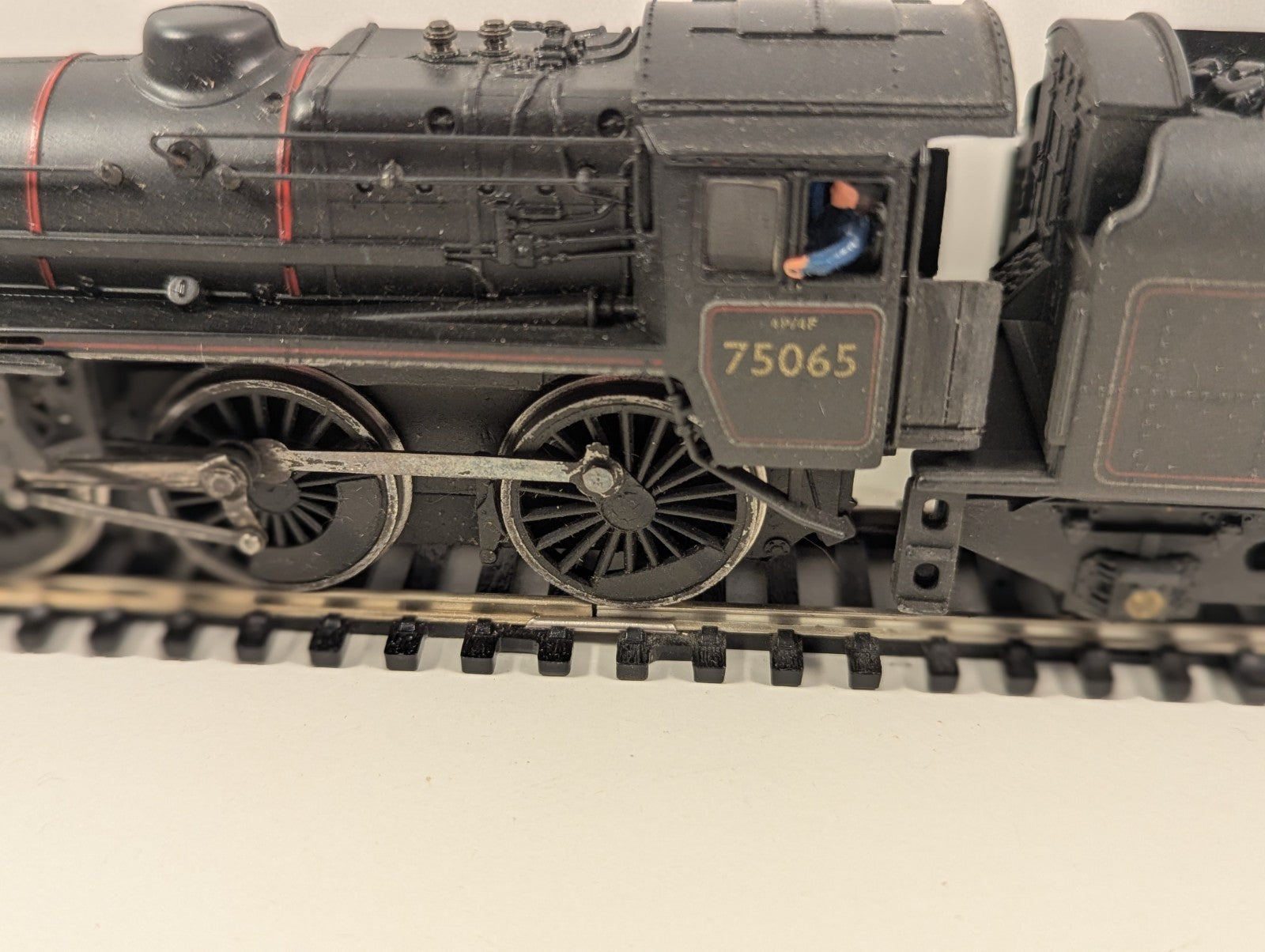 Bachmann 31-108 OO Gauge BR Standard Class 4MT 4-6-0 – No. 75063 (BR Black)