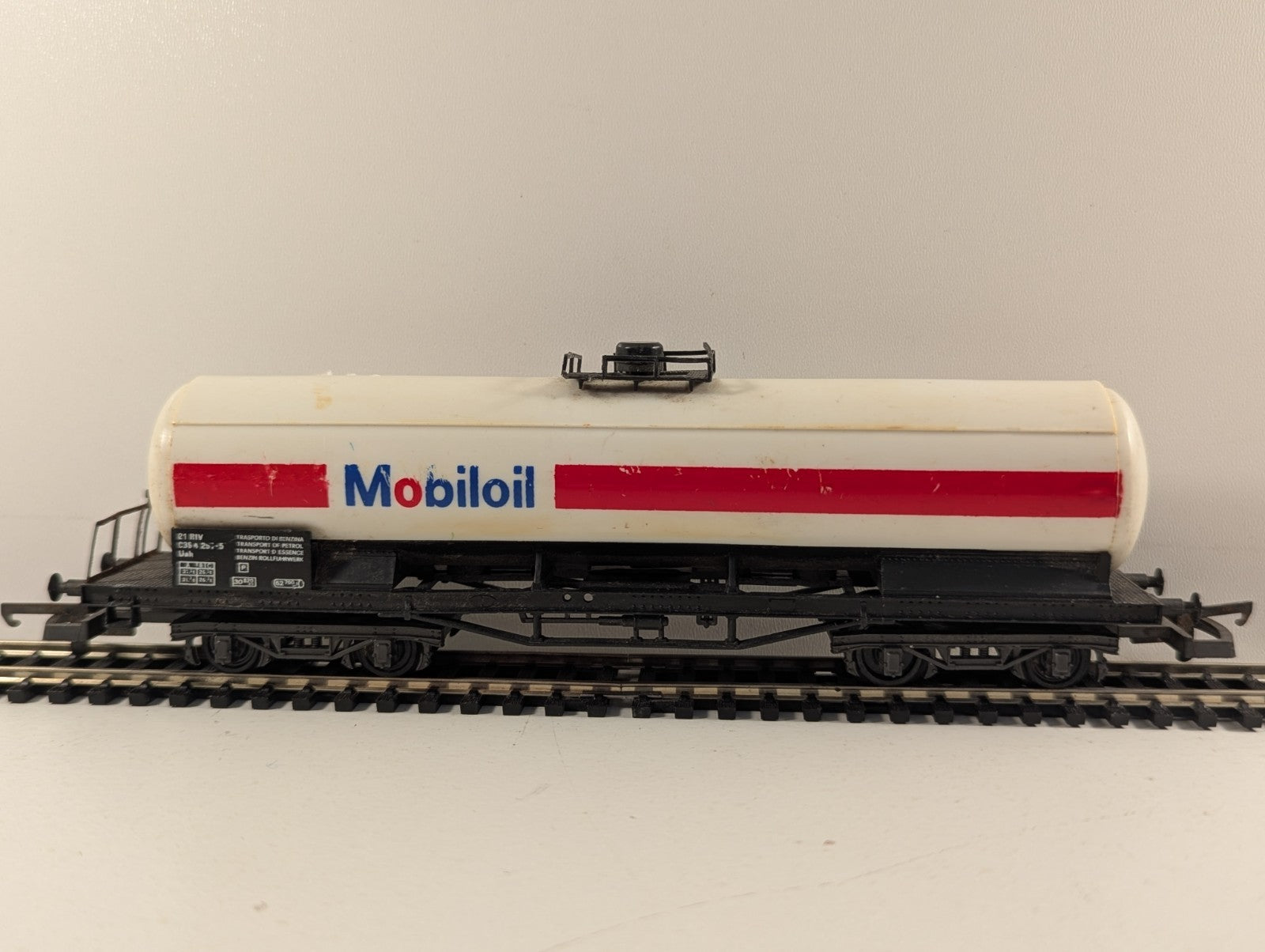 Lima 2903LIM HO Gauge Mobiloil Tank Wagon