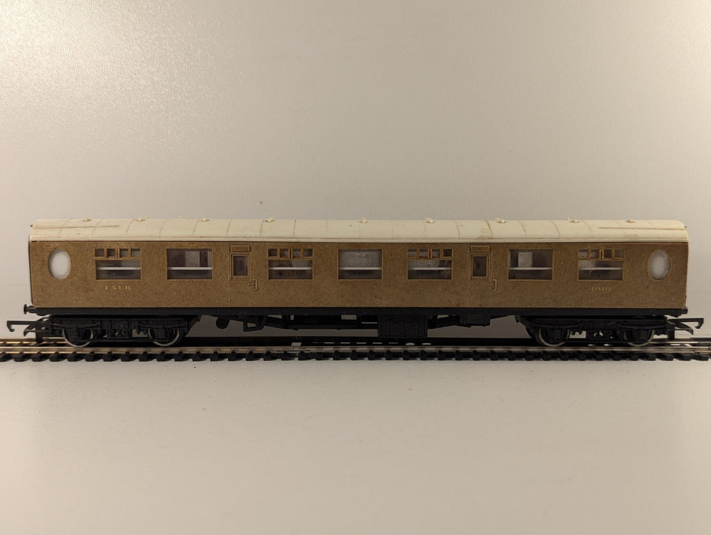 Tri-ang LNER Teak Coach OO Gauge