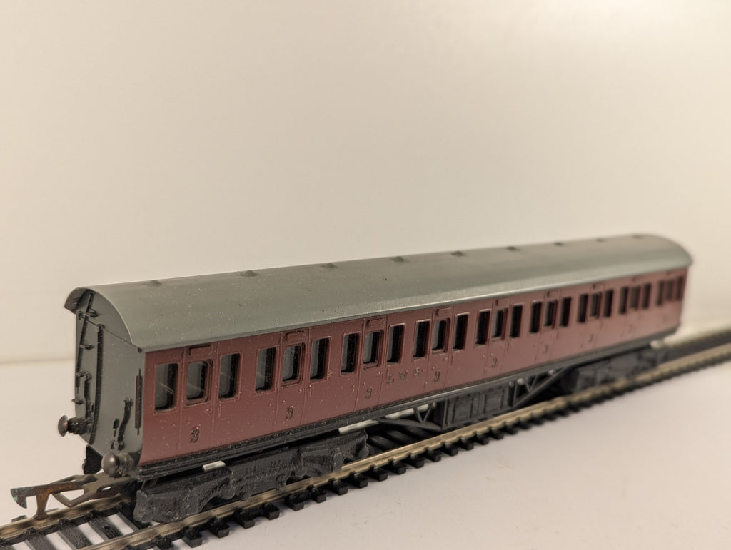 Graham Farish OO Gauge Maroon Third Class Suburban Coach Boxed
