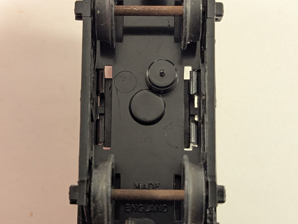 Tri-ang OO Gauge United Dairies Milk Tank Wagon R127
