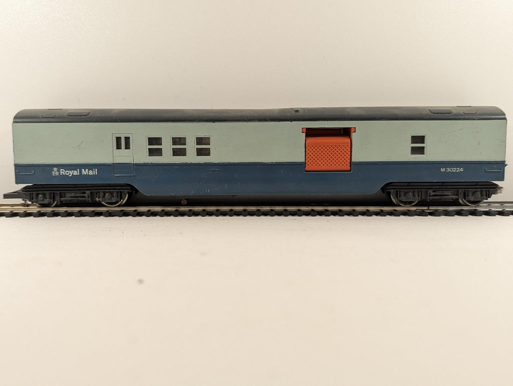Tri-ang Hornby OO Gauge Operating Mail Coach Passenger Coach M30224