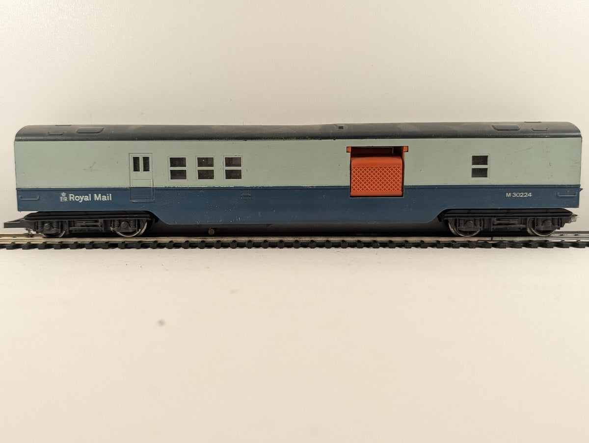 Tri-ang Hornby OO Gauge Operating Mail Coach Passenger Coach M30224