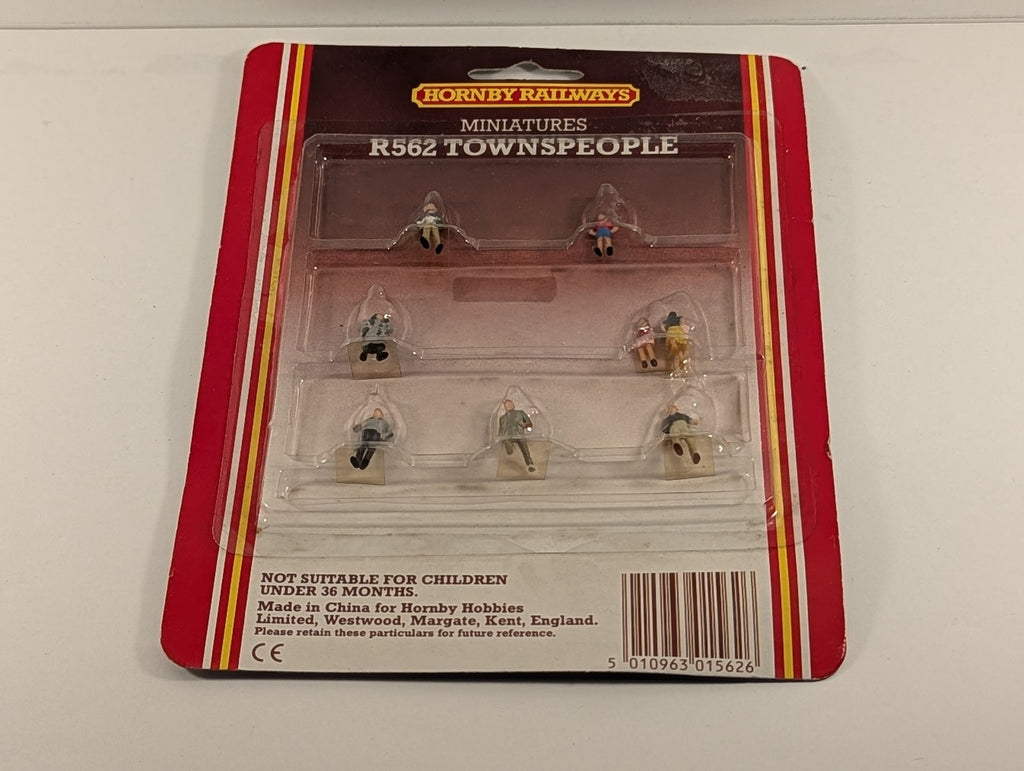 Hornby OO Gauge Townspeople Scenic Figures R562