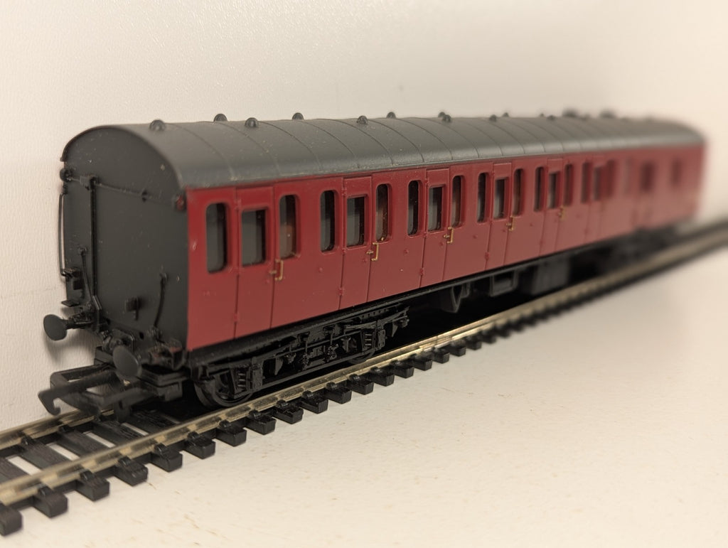 Bachmann OO Gauge 57ft BR Mk1 Suburban Brake Passenger Coach M43259