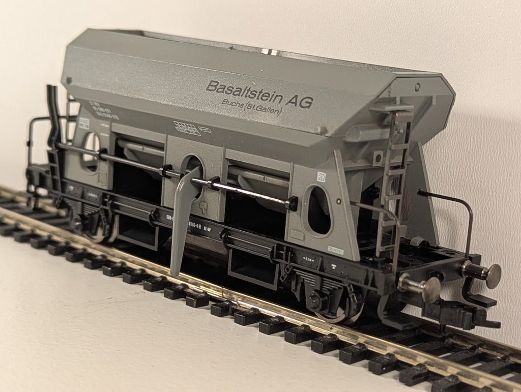 Fleischmann 5512FL HO Gauge SBB Self-Unloading Hopper “Basaltstein AG” Epoch IV