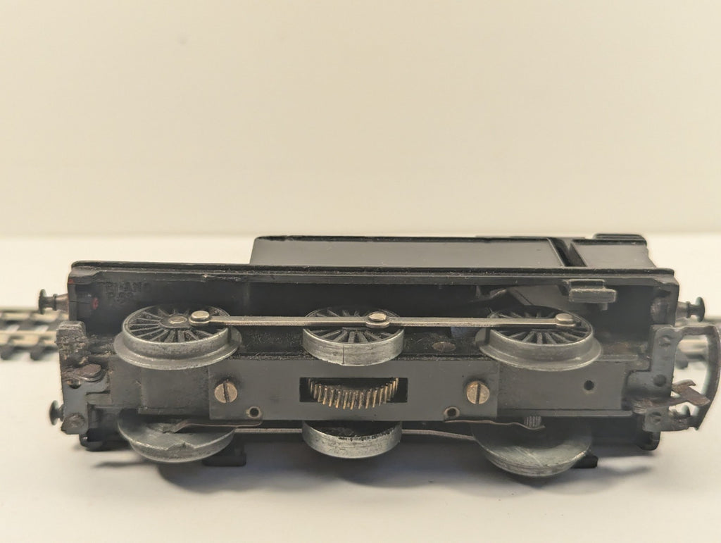 Tri-ang OO Gauge Class 3F "Jinty" 0-6-0T Tank Locomotive - Repainted