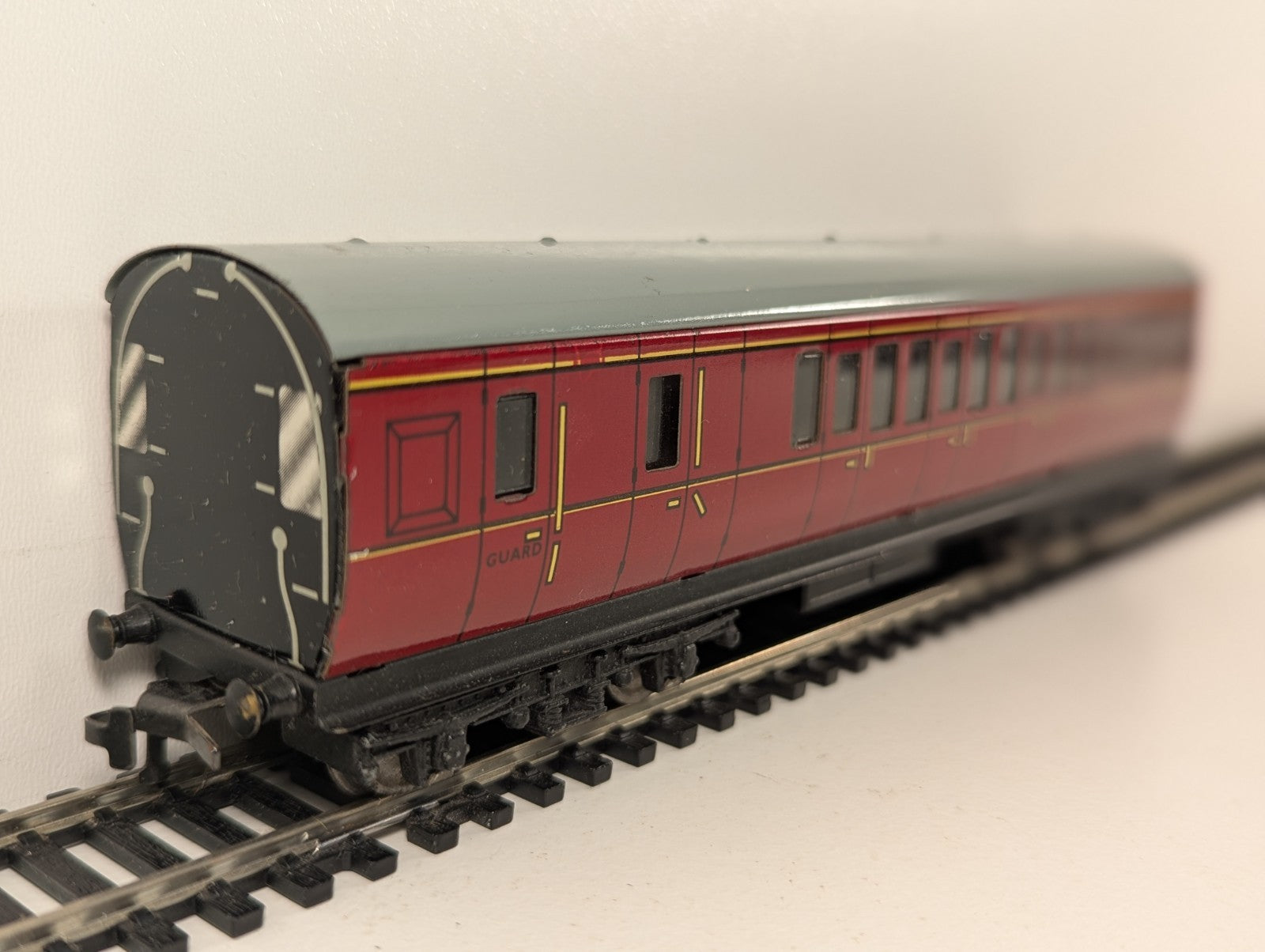 Hornby Dublo OO Gauge Tinplate BR Maroon Suburban Brake Coach