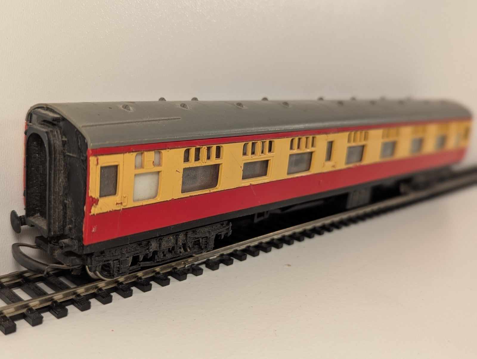 Tri-ang OO Gauge R627 BR Brake Second Coach – 15210