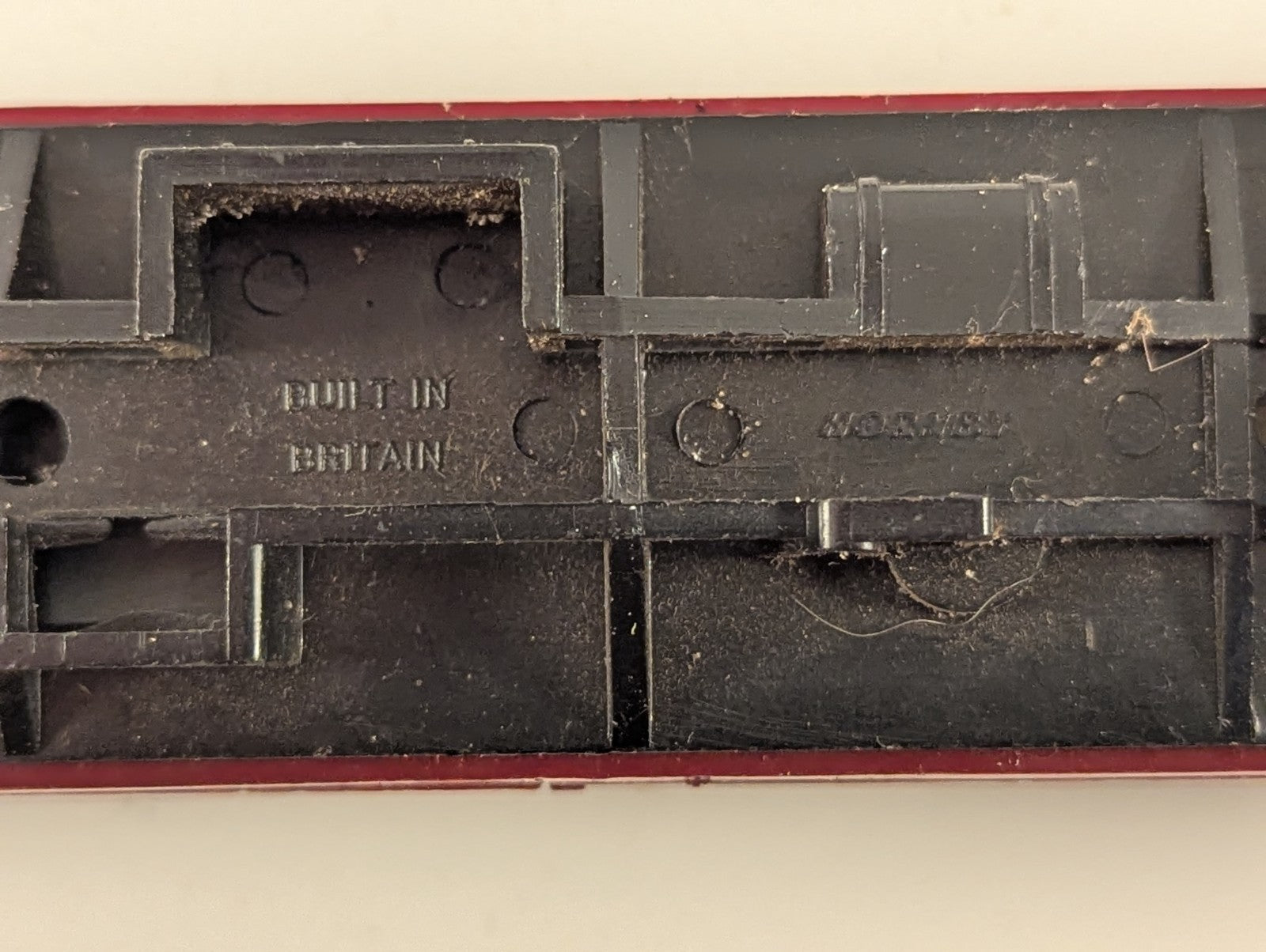 Hornby OO Gauge LMS Composite Coach Passenger Coach 2257 LMS Maroon