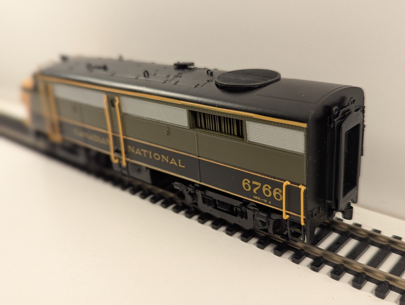 Life-Like Proto 2000 HO Scale Canadian National FB2 Diesel Locomotive – No. 6766