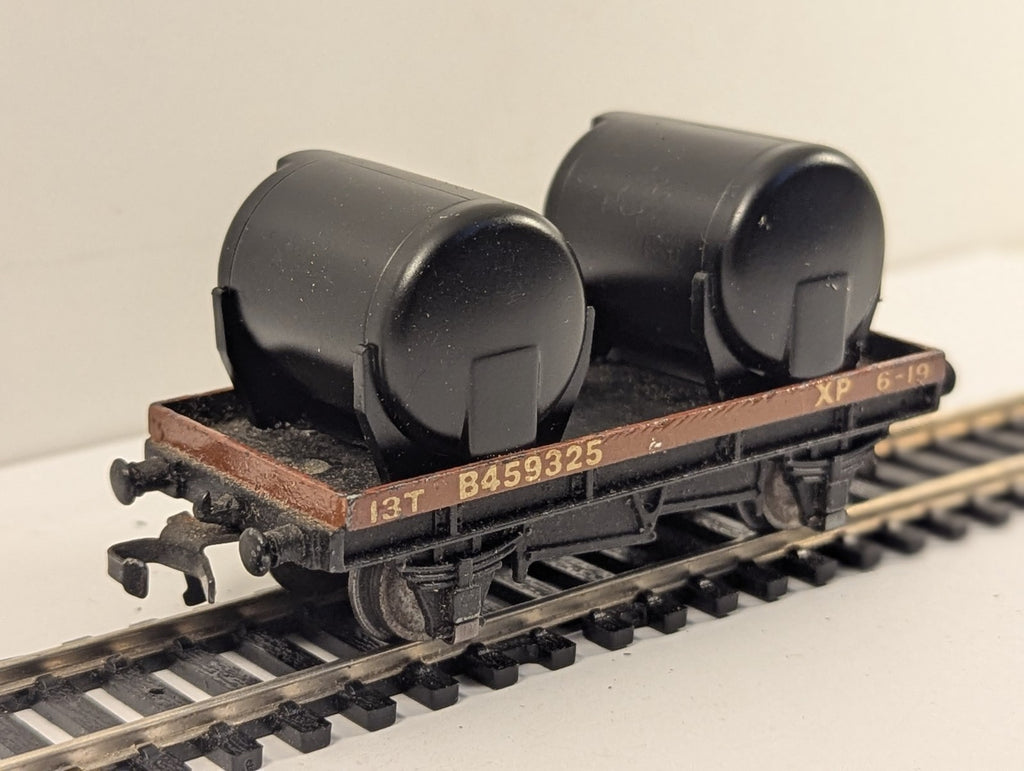 Tri-ang OO Gauge R125 BR Bauxite 1-Plank Wagon with Two Tanks B4593