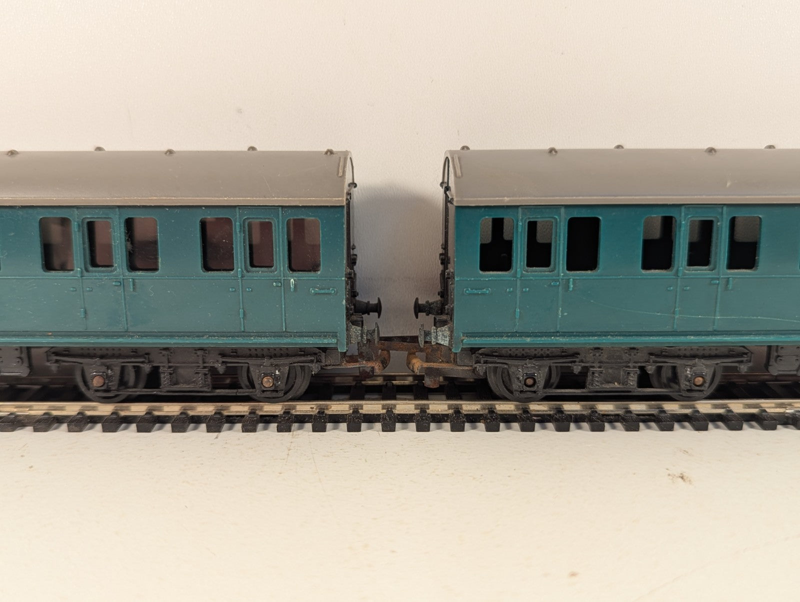Tri-ang OO Gauge Class 2-SUB Southern Region EMU 2-Car Set