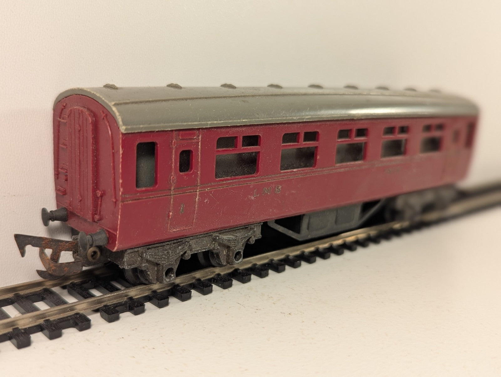 Tri-ang OO Gauge LMS Passenger Coach