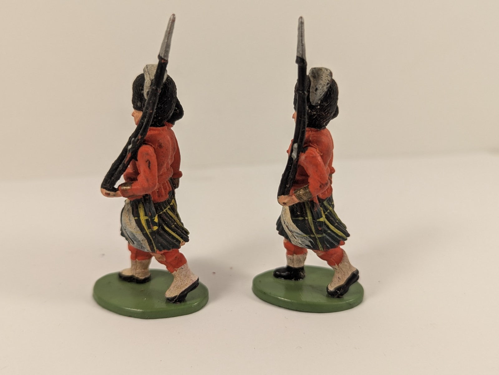 Britains Toy Soldiers “The Gordon Highlanders” Plastic Figures