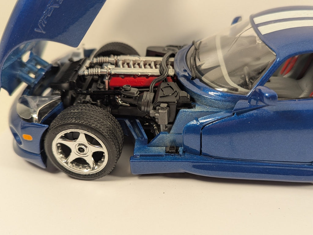 Bburago 1:18 Scale 1996 Dodge Viper GTS Coupe – Broken Rear Window