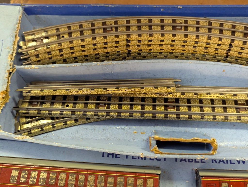 Hornby Dublo EDP18 OO Gauge BR 2-6-4 Tank Suburban Passenger Train Set