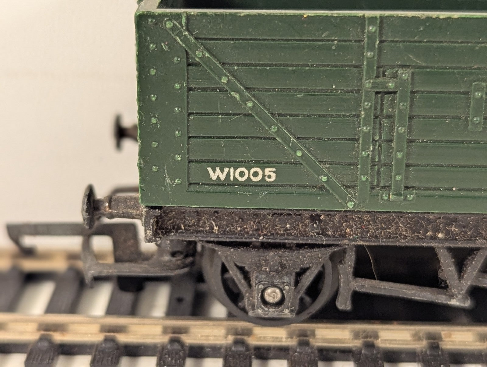 Tri-ang OO Gauge 5-Plank Open Wagon Goods Wagon W1005 BR Green R10