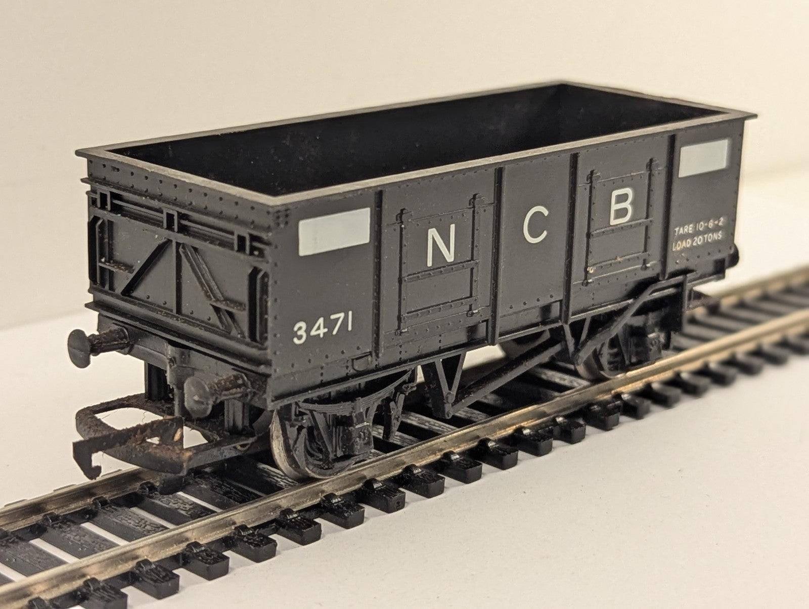 Hornby OO Gauge R239 NCB 20-Ton Mineral Wagon 3471