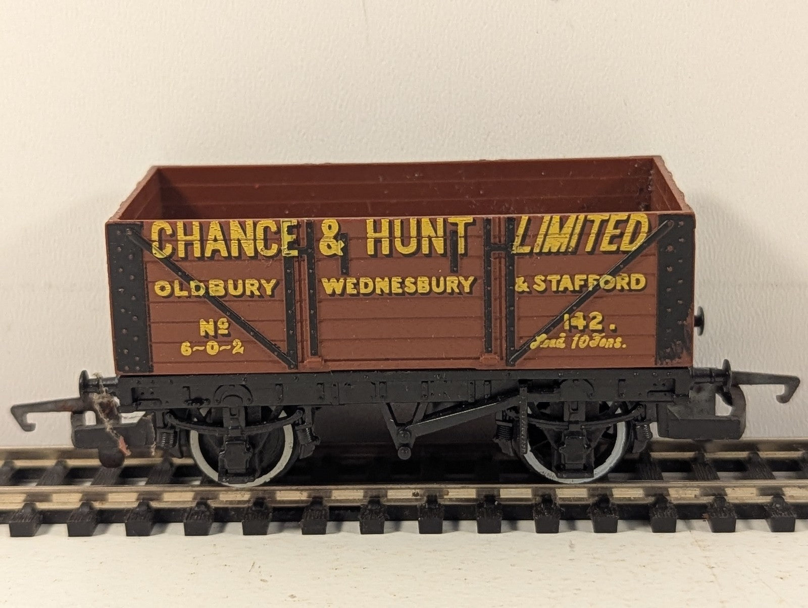Hornby OO Gauge Chance & Hunt 5-Plank Wagon Goods Wagon 142 R6152