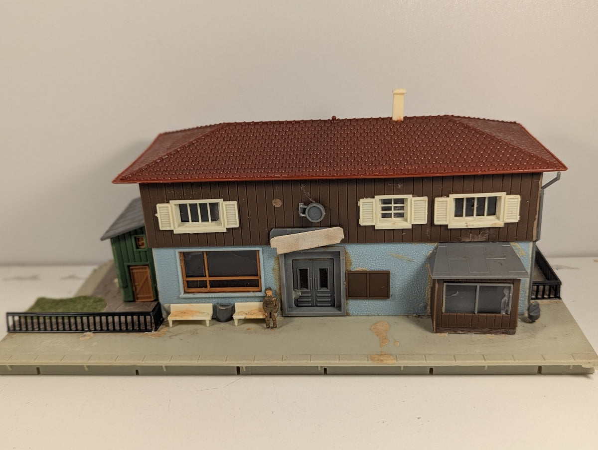 Faller B-96 H0 Holzhausen Station Kit