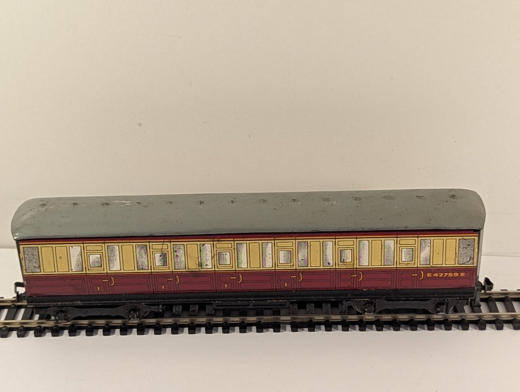 Hornby Dublo D12 BR Crimson and Cream Corridor Coach E42759E