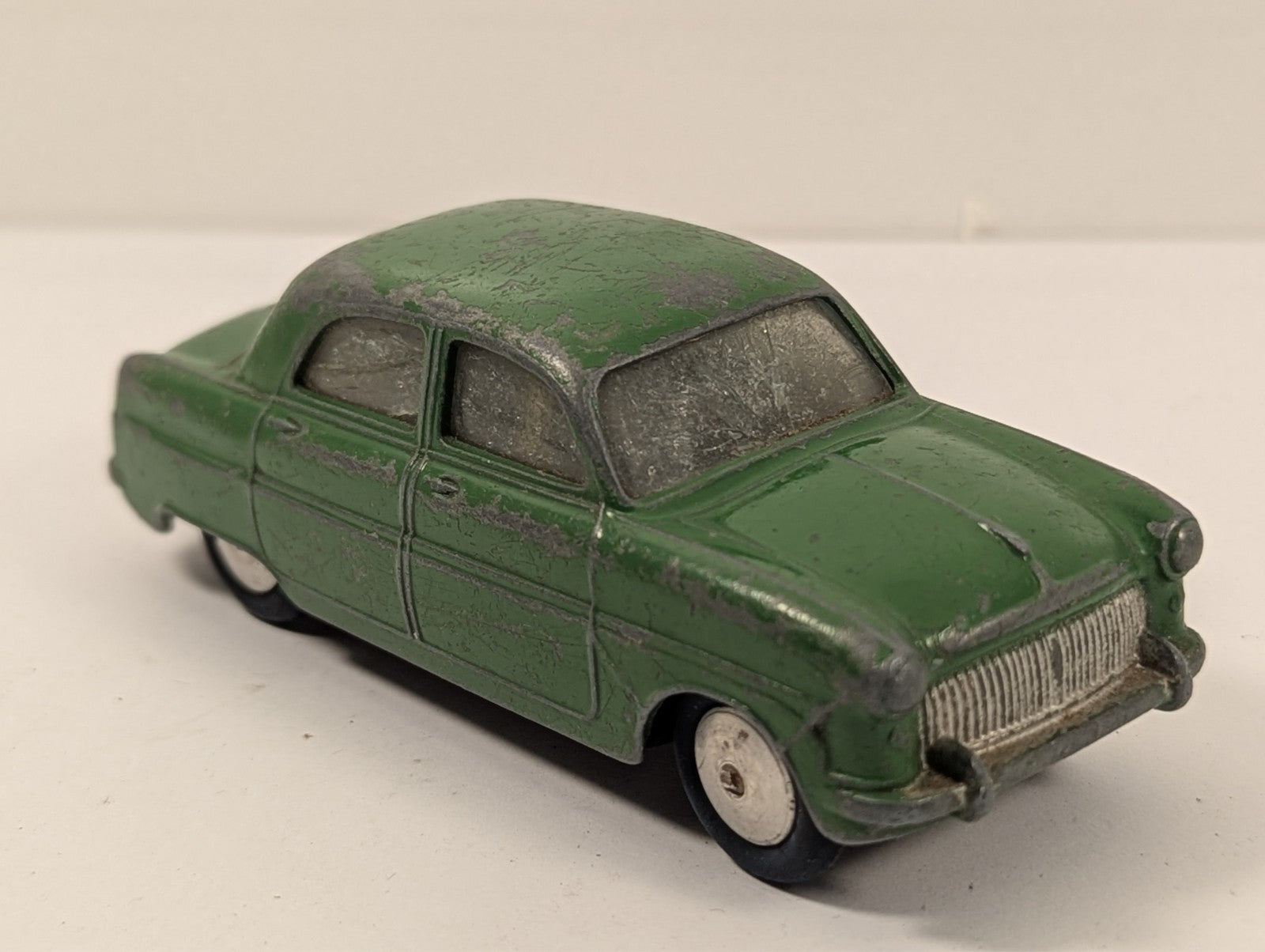 Corgi Toys 200 Ford Consul Saloon 1:43 Scale - Chipped Paint