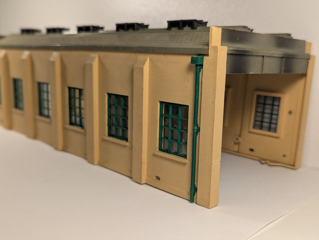 Hornby Dublo OO Gauge 2-Road Engine Shed Buildings & Structures Cream and Green