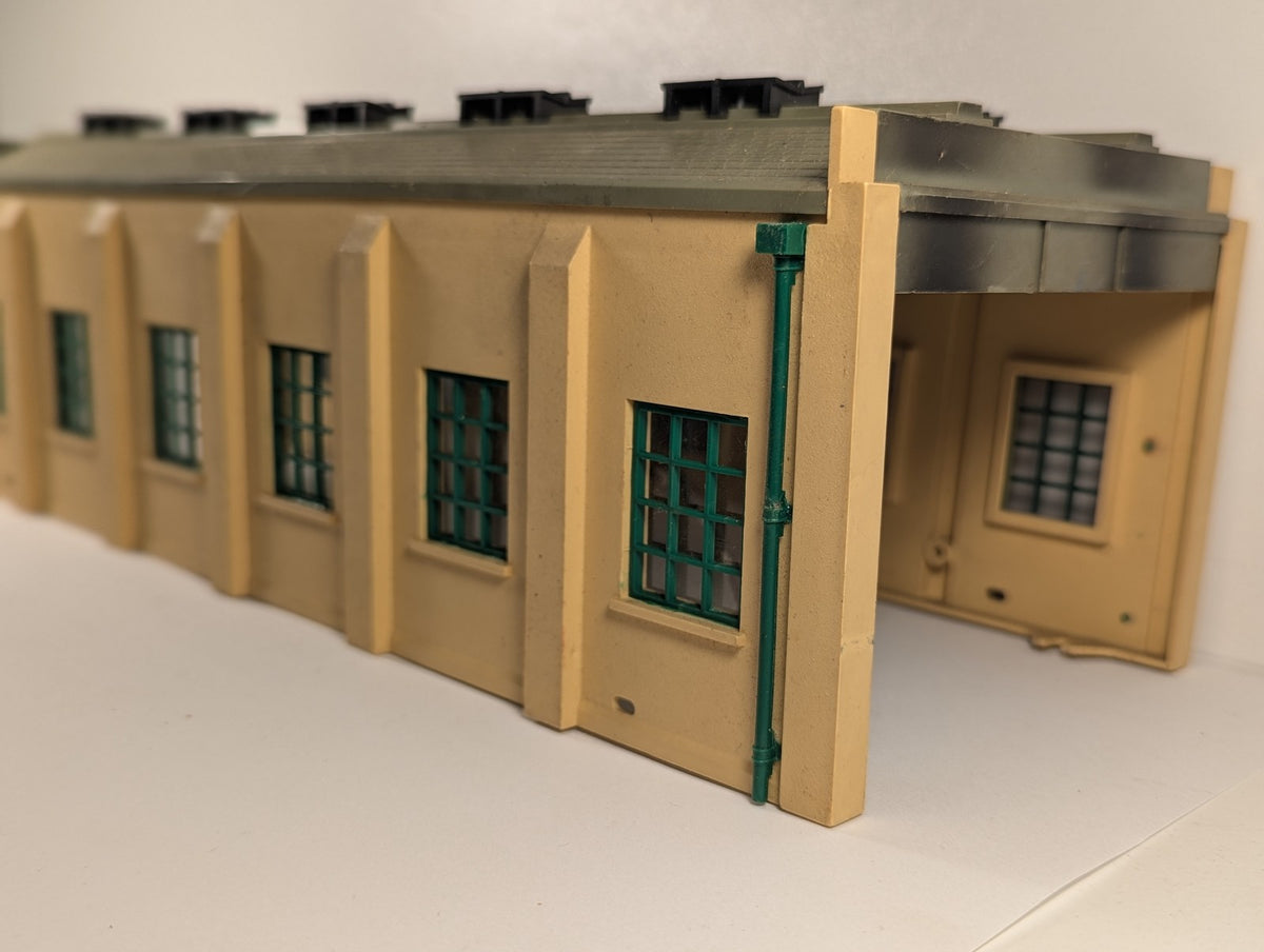 Hornby Dublo OO Gauge 2-Road Engine Shed Buildings & Structures Cream and Green