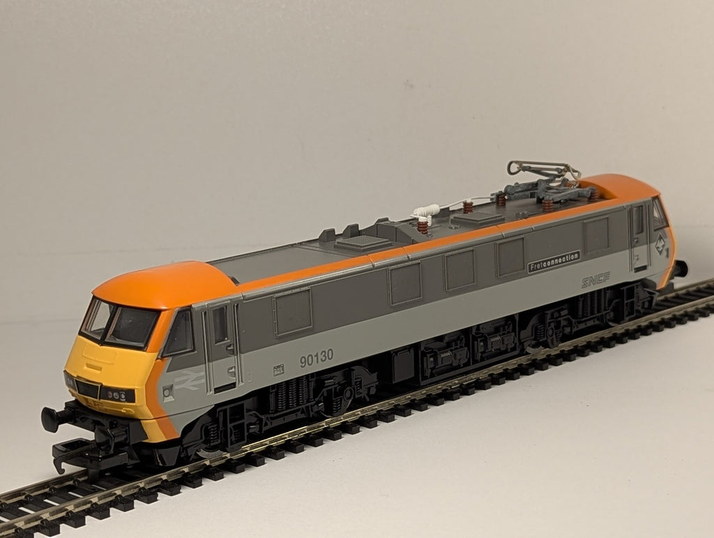 Hornby OO Gauge Class 90 '90130 Fretconnection' Electric Locomotive