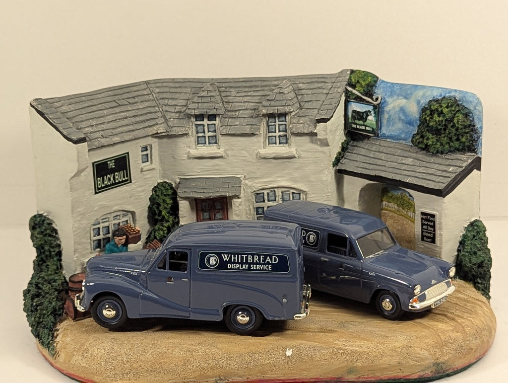 Vanguards 1:43 Austin A40 Van & Ford Anglia Van Whitbread 2 Piece Set & Diorama