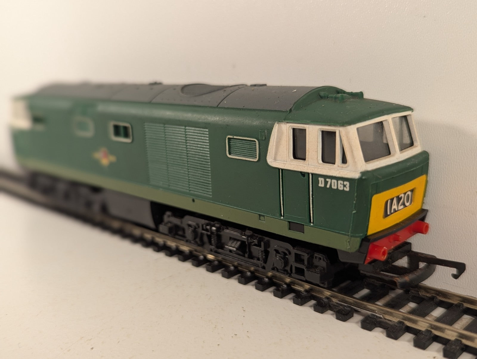 Hornby  R.758 OO Gauge Class 35 Hymek Locomotive D7063 BR Green