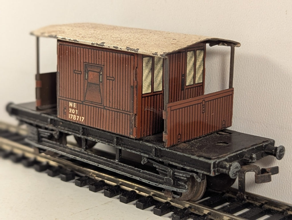 Hornby OO Gauge No. 1 Brake Van Goods Brake Van 178717 NE Brown