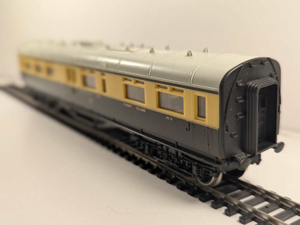 Hornby R454 OO Gauge GWR Collett Restaurant Car No. 9578