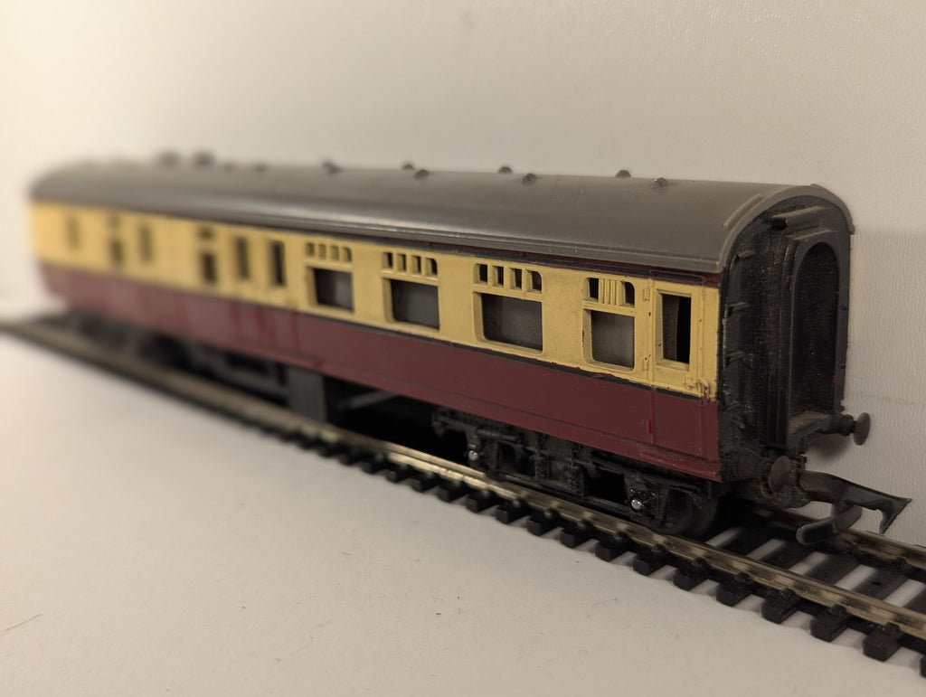 Tri-ang OO Gauge BR Mk1 Brake Coach Passenger Coach M34000 BR Crimson & Cream
