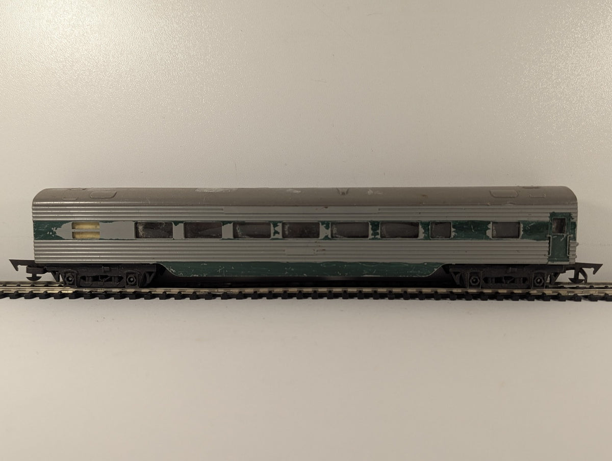 Tri-ang OO Gauge Transcontinental Passenger Coach Silver R.24/25