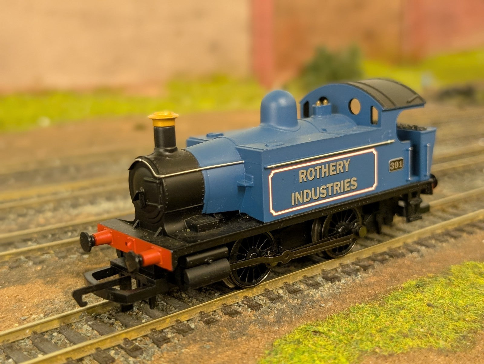 Hornby Railroad R3359 0-4-0 Rothery Industries 391 Locomotive