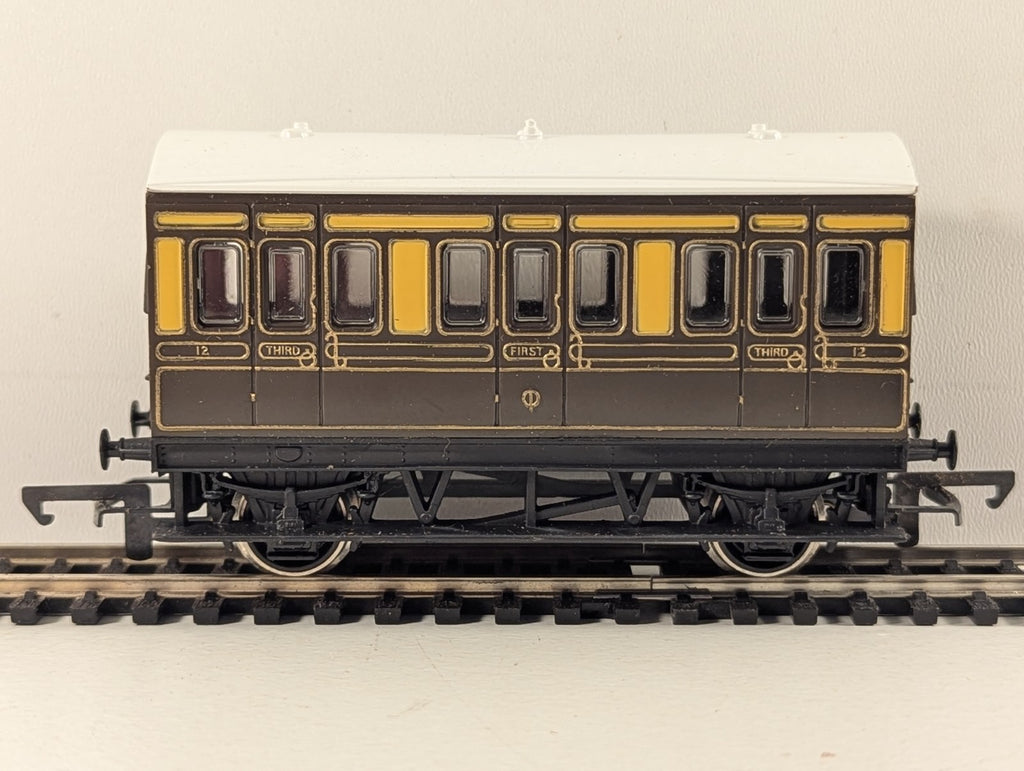 Hornby R213 OO Gauge GWR 4 Wheel Coach - Boxed