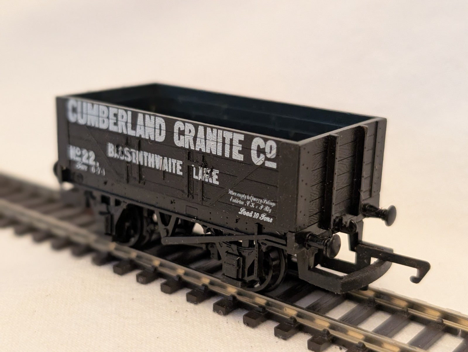 Hornby OO Gauge Cumberland Granite Co. 5-Plank Open Wagon 22 R218