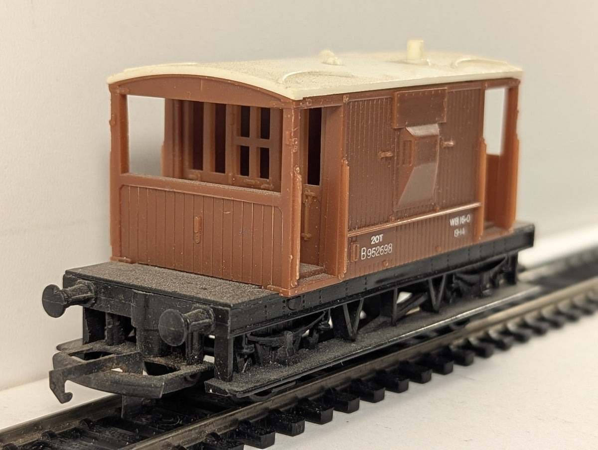 Tri-ang OO Gauge BR Standard 20 Ton Brake Van B952698 BR Bauxite R16