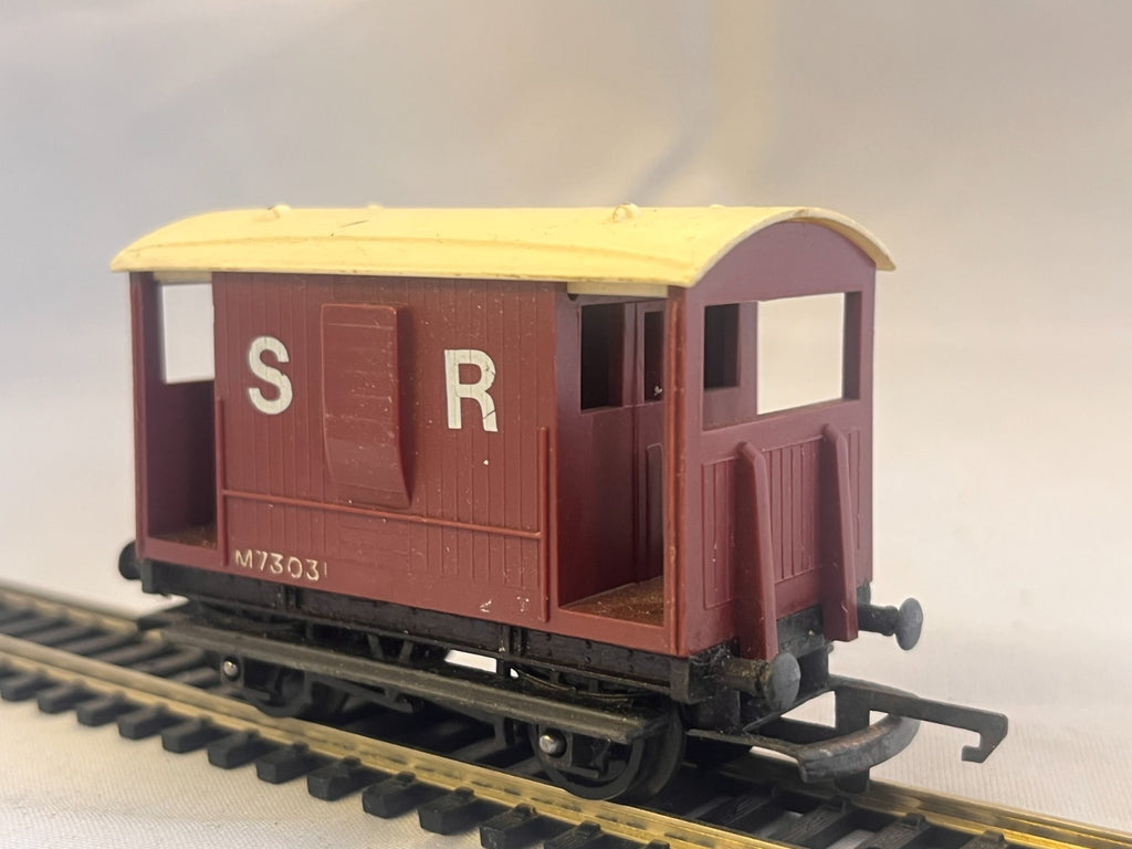 Tri-ang R16 OO Gauge Brown Brake Van